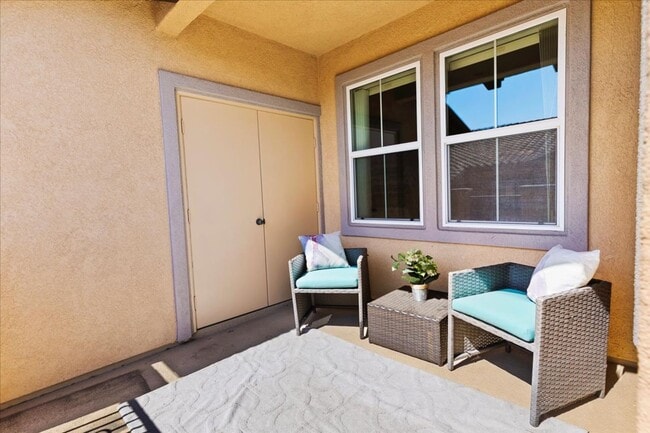 Building Photo - $3,456 - 2 Bed / 2 Bath Stunning Corner Un...