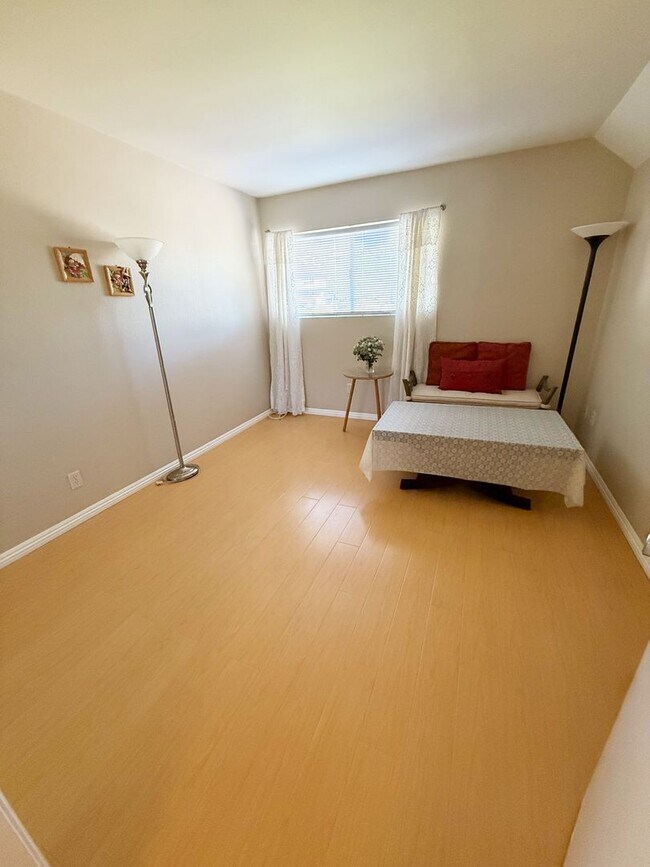 Building Photo - Beautiful 2 Bed/2 Bath Condo for Rent in Mission Verde!
