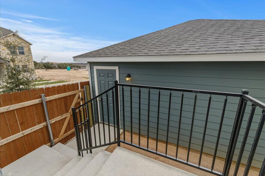 Building Photo - 5900 Whisper Crk Dr