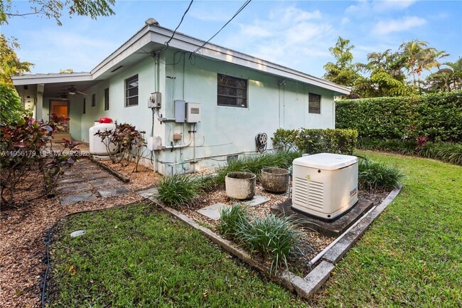 Building Photo - 736 Alhambra Cir