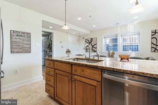 Building Photo - 1300 Belmont St NW