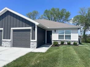 Building Photo - 620-622 Fall Meadow