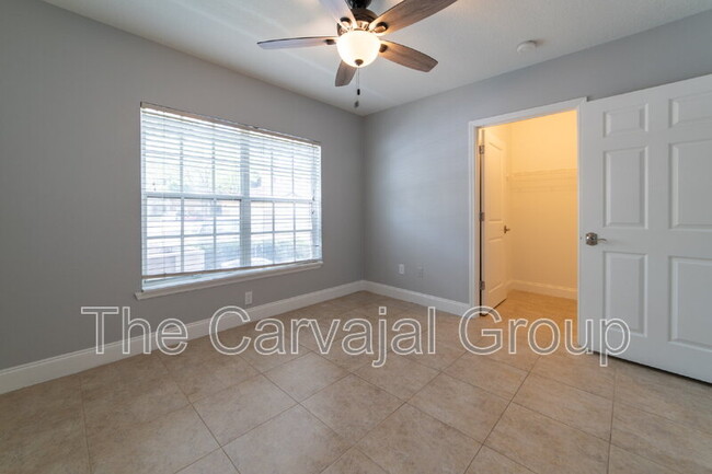 Building Photo - 725 Crest Pines Dr