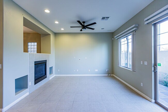 Building Photo - Queensridge Home