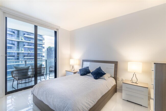 Building Photo - 1010 Brickell Ave