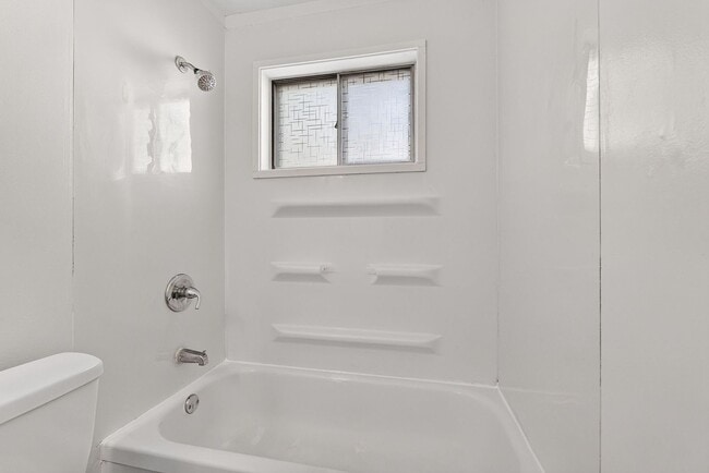 Building Photo - 2956 Valleyview Dr
