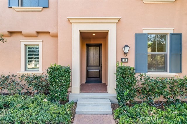 Building Photo - 64 Meander