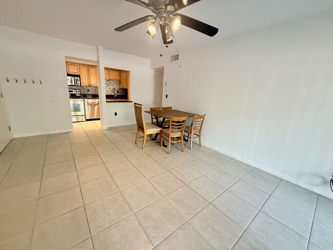 Building Photo - 2 bed 2 bath condo in Rosemary's District