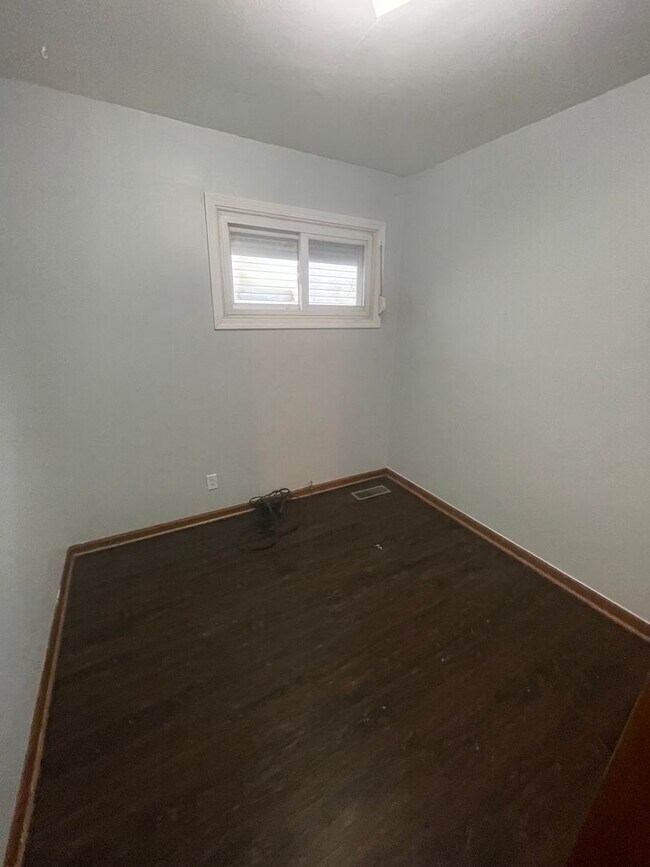 Building Photo - Charming Home on Gary West Side with Garage