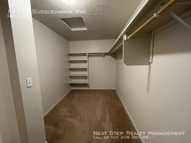 Building Photo - 3 Bed 2.5 Bath Home