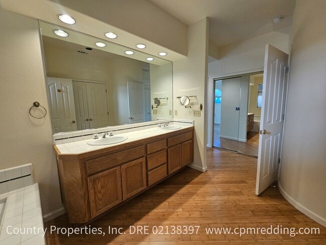 Building Photo - 1225 River Ridge Dr