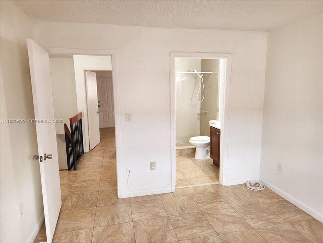 Building Photo - 562 NW 82nd Pl