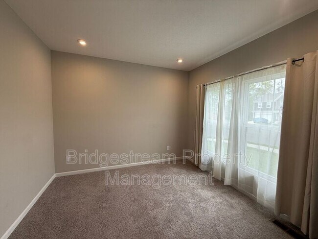 Building Photo - 766 Hunters Run Dr