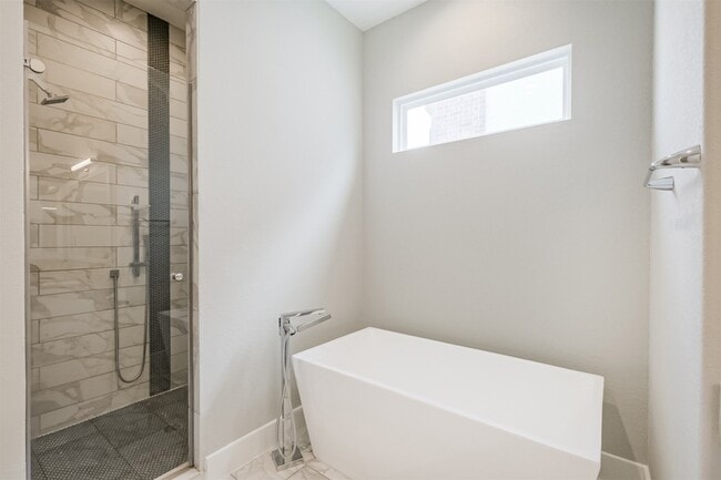 Building Photo - 1305 Mayfair Clarkson Ln