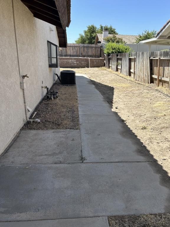 Building Photo - 13635 Elm St