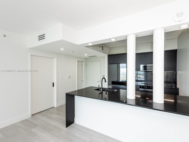 Building Photo - 325 S Biscayne Blvd