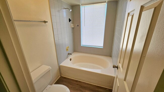 Building Photo - Beautifully Updated 3 Bedroom, 2 Bathroom Home in a Quiet Cul-de-Sac!