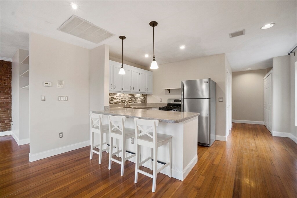 Building Photo - 668 Tremont St