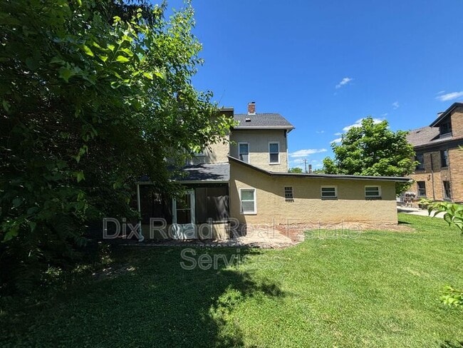 Building Photo - 545 Rockdale Ave