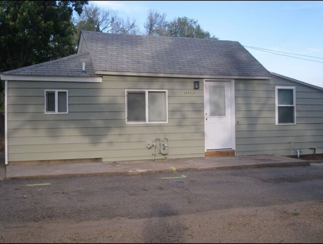 Building Photo - 2105 3rd Ave