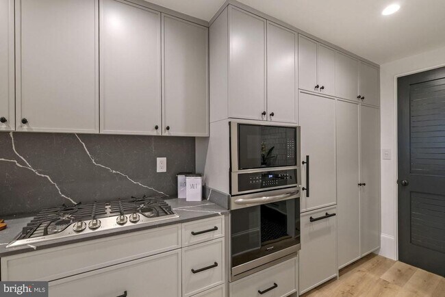 Building Photo - 1979 Biltmore St NW