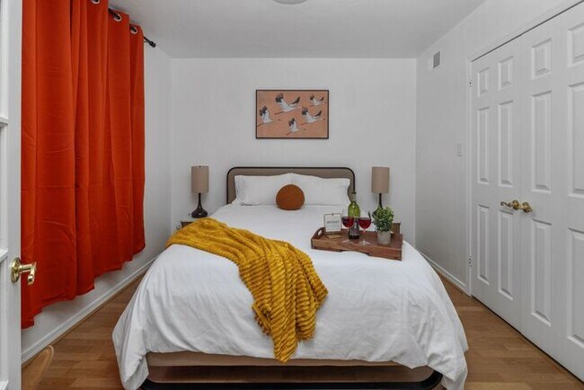 Building Photo - COMING SOON! Fully Furnished 3 Bedroom 3 Bathroom Home in Old Town Scottsdale