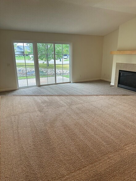 Building Photo - 1729 Emerald Trl SE