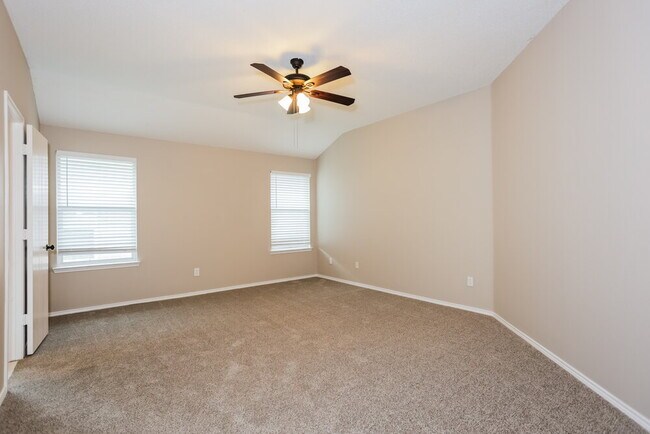 Building Photo - 720 Duke Dr