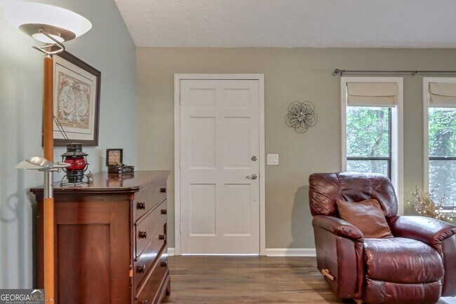 Building Photo - 428 Riverlake Ct