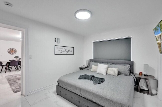 Building Photo - 2001 Washington St