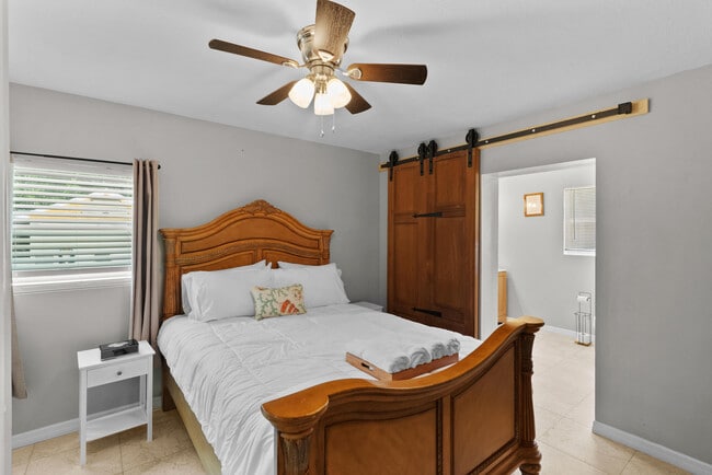 Building Photo - 4220 Sunrise Blvd