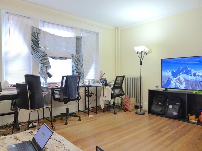 Primary Photo - 19 Claymoss Rd