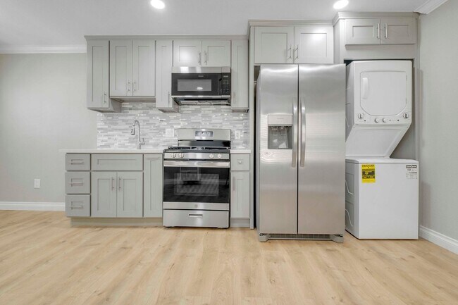 Building Photo - Bungalow style apartment on a quiet property is now available!