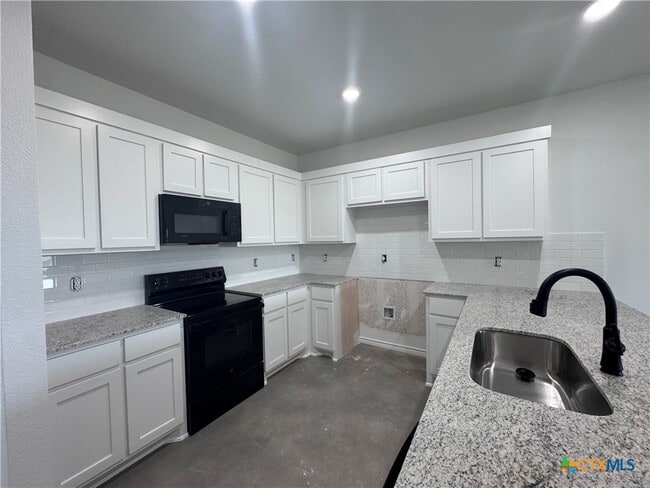 Building Photo - 907 Smoke Tree Ln