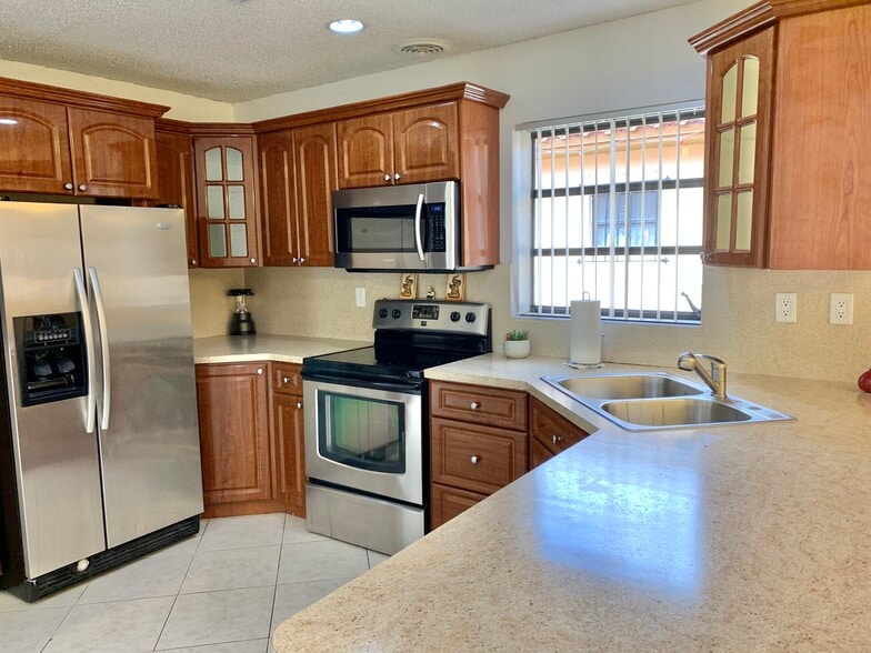 Kitchen - 6411 W 22nd Ct