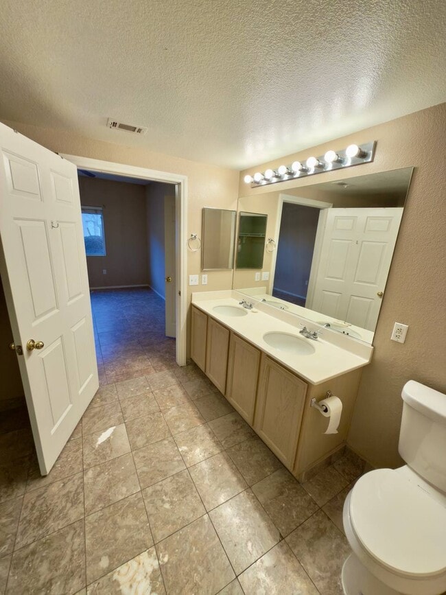 Building Photo - 2152 Jasper Bluff St