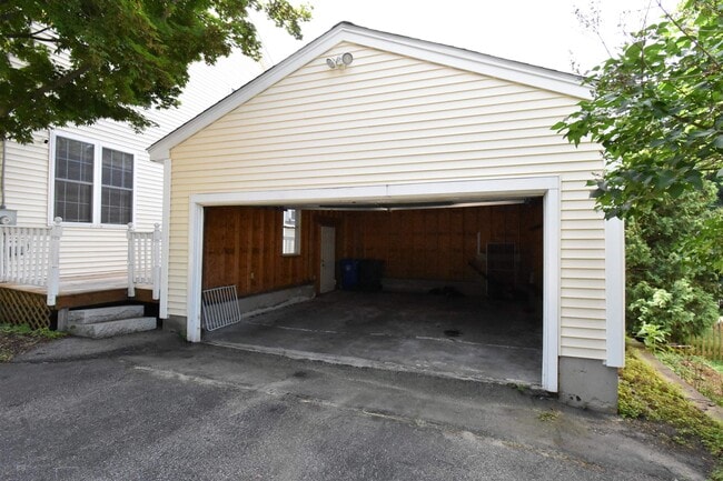 Building Photo - 2246 Elm St