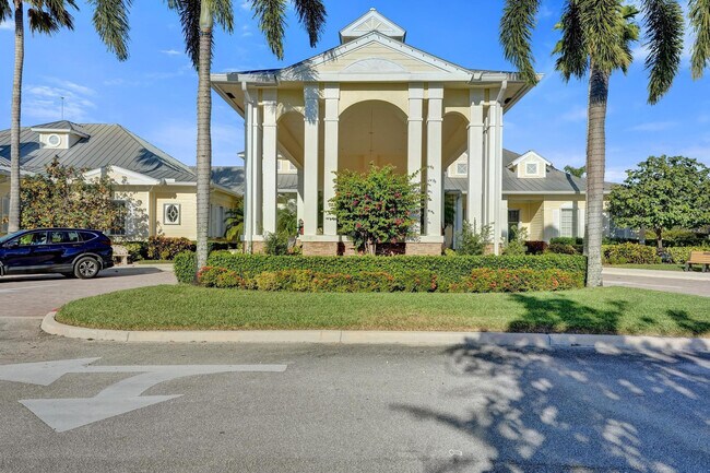 Building Photo - 118 NW Pleasant Grove Way