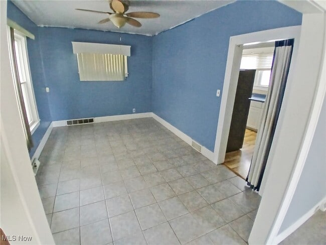 Building Photo - 1334 Oak Grove Ave