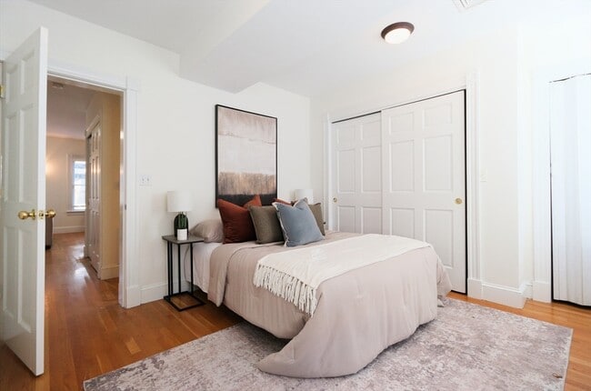 Building Photo - 296 W 3rd St