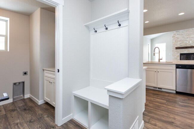 Building Photo - Exceptional 4-Bedroom Home with Dual Fireplaces, Main Level Master Suite, and Spacious Basement -...