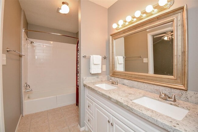 Building Photo - 9400 Doliver Dr