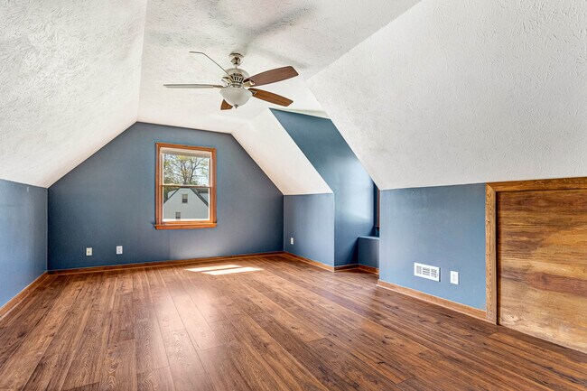 Building Photo - 421 Evanrude Ln