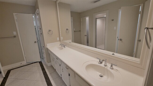 Building Photo - 21626 Park Tree Ln
