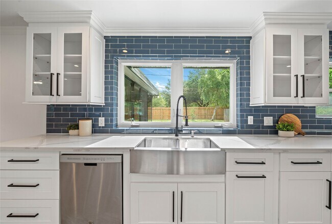 Building Photo - 9022 Quebec Dr