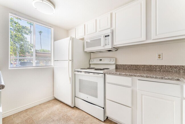 Building Photo - 4360 Sandy River Dr