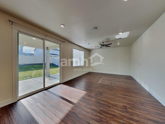 Building Photo - 1369 E Old Mesquite St