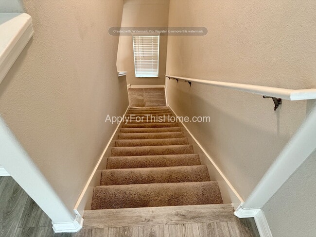 Building Photo - Single Family Home - 6 Bedroom