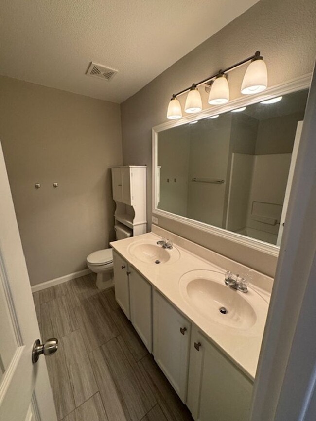 Building Photo - Nice Open  1 story 3 bedroom 2 bath in wes...