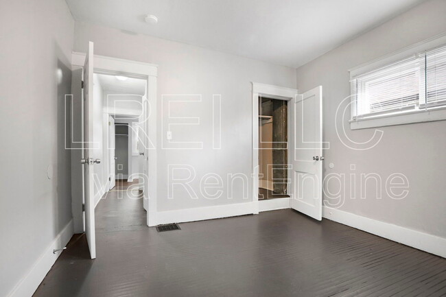 Building Photo - 247 S 39th St